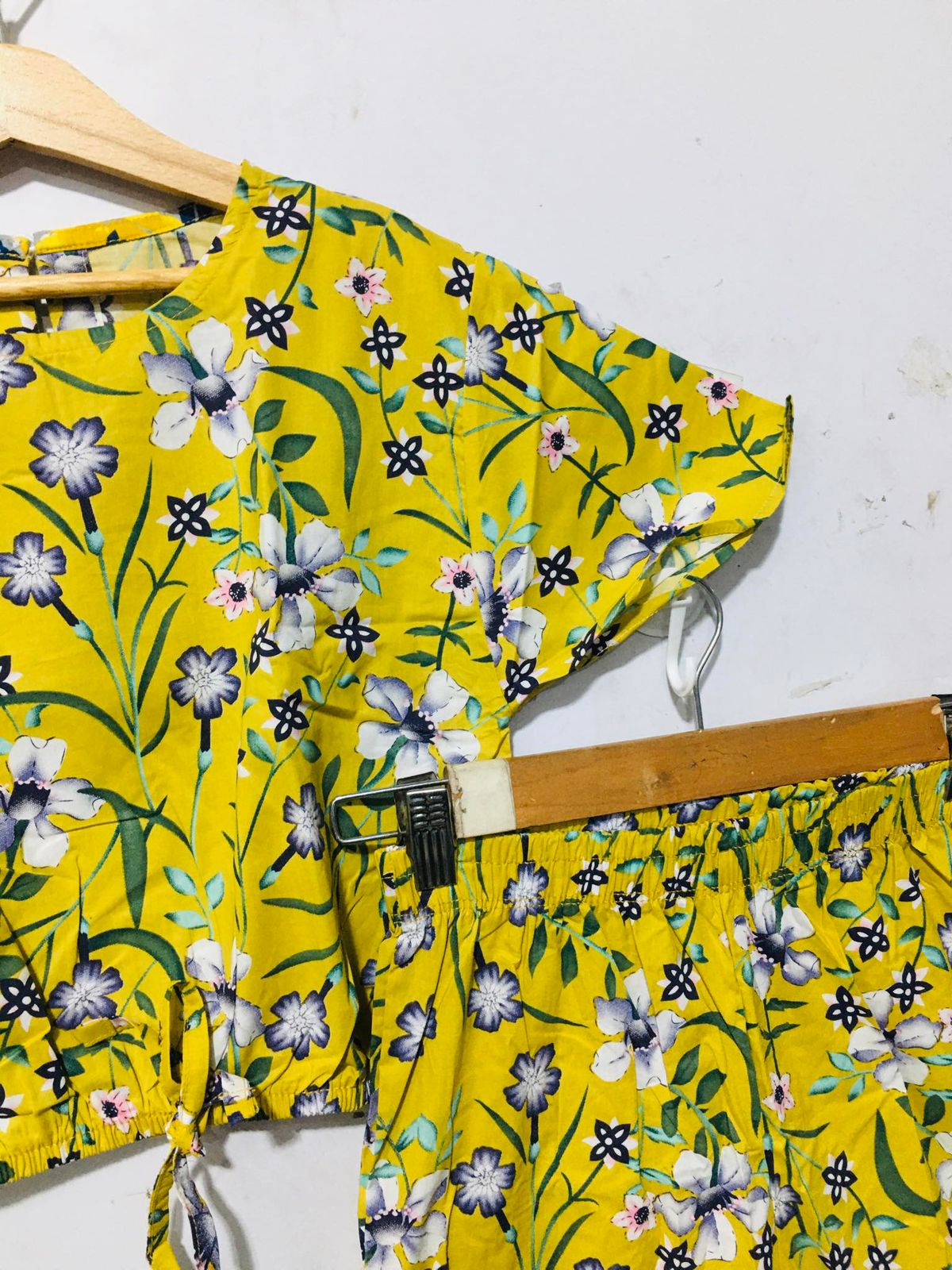 Yellow Floral Vibes Skate Fish Girls