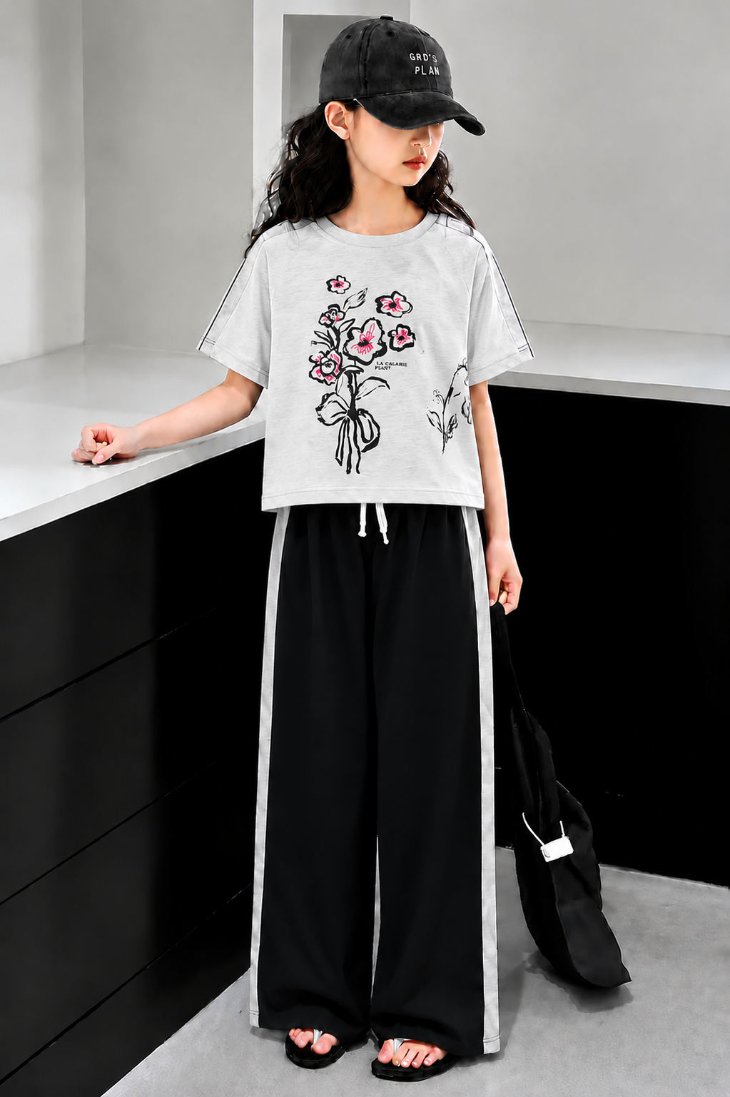 Grey floral print girls’ co-ord set with wide-leg pants, stylish summer outfit for kids in Pakistan.
