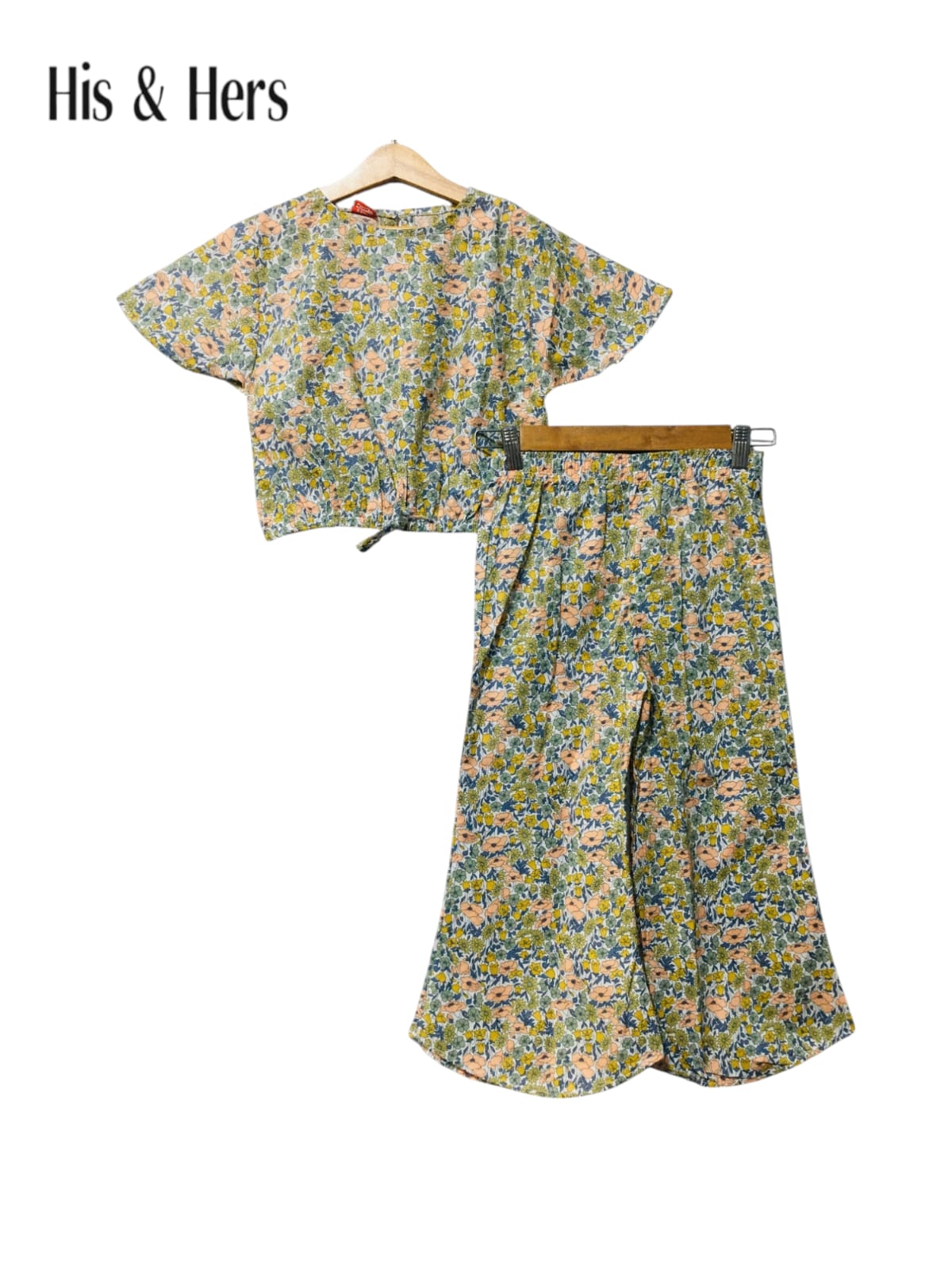 Small Blue,Yellow and Peach Flowers Skate Fish Girls 239