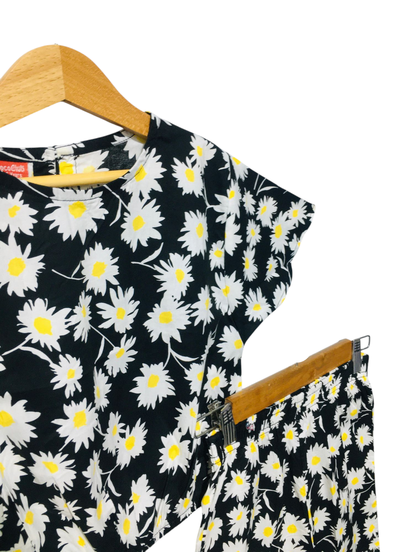 White Flowers Allover Print Black Skate Fish Girls 227