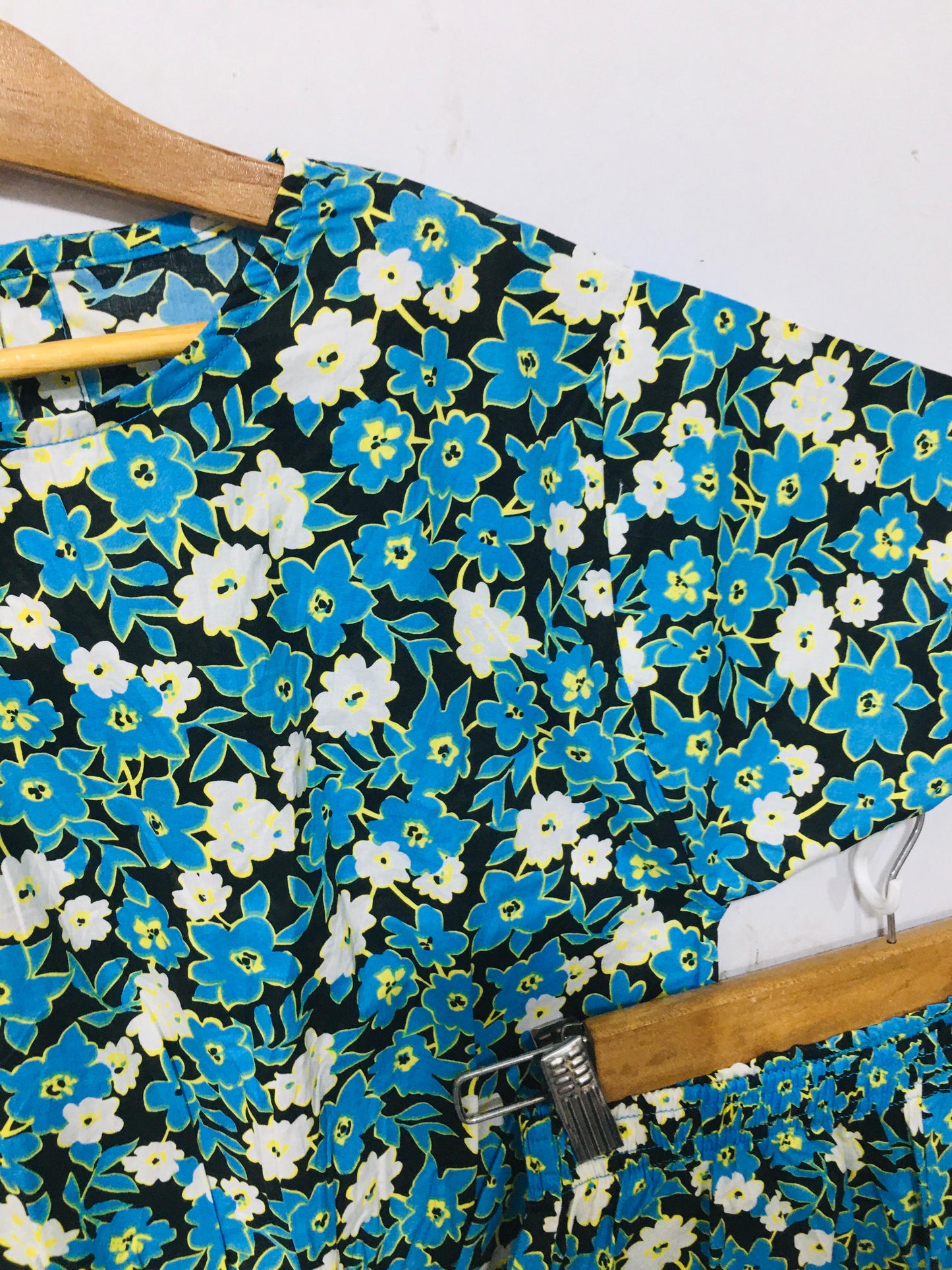 White & Blue Flowers Allover Print Skate Fish Girls 246