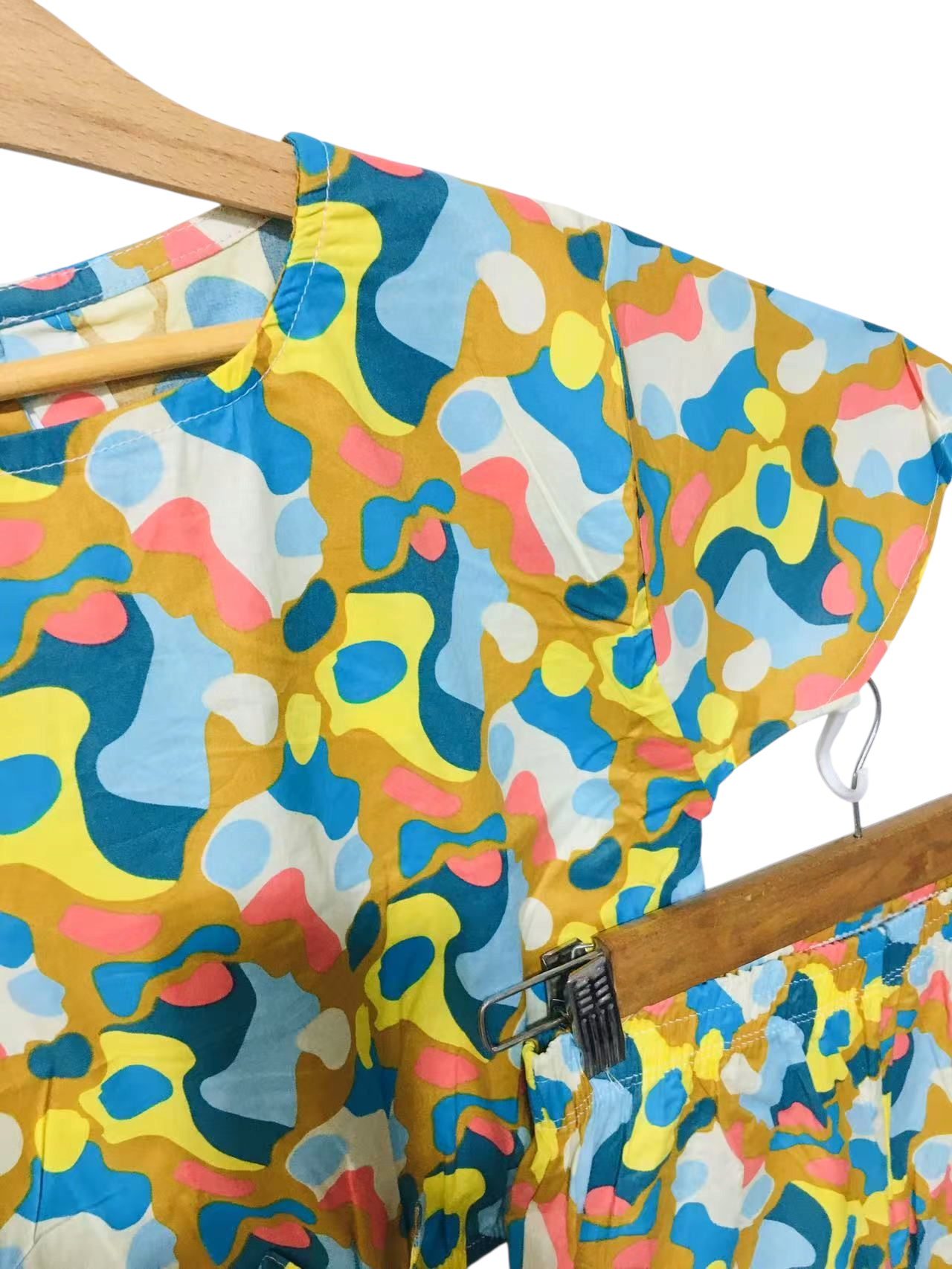 Vibrant  Abstract Camo Pattern Skate Fish Girls 402