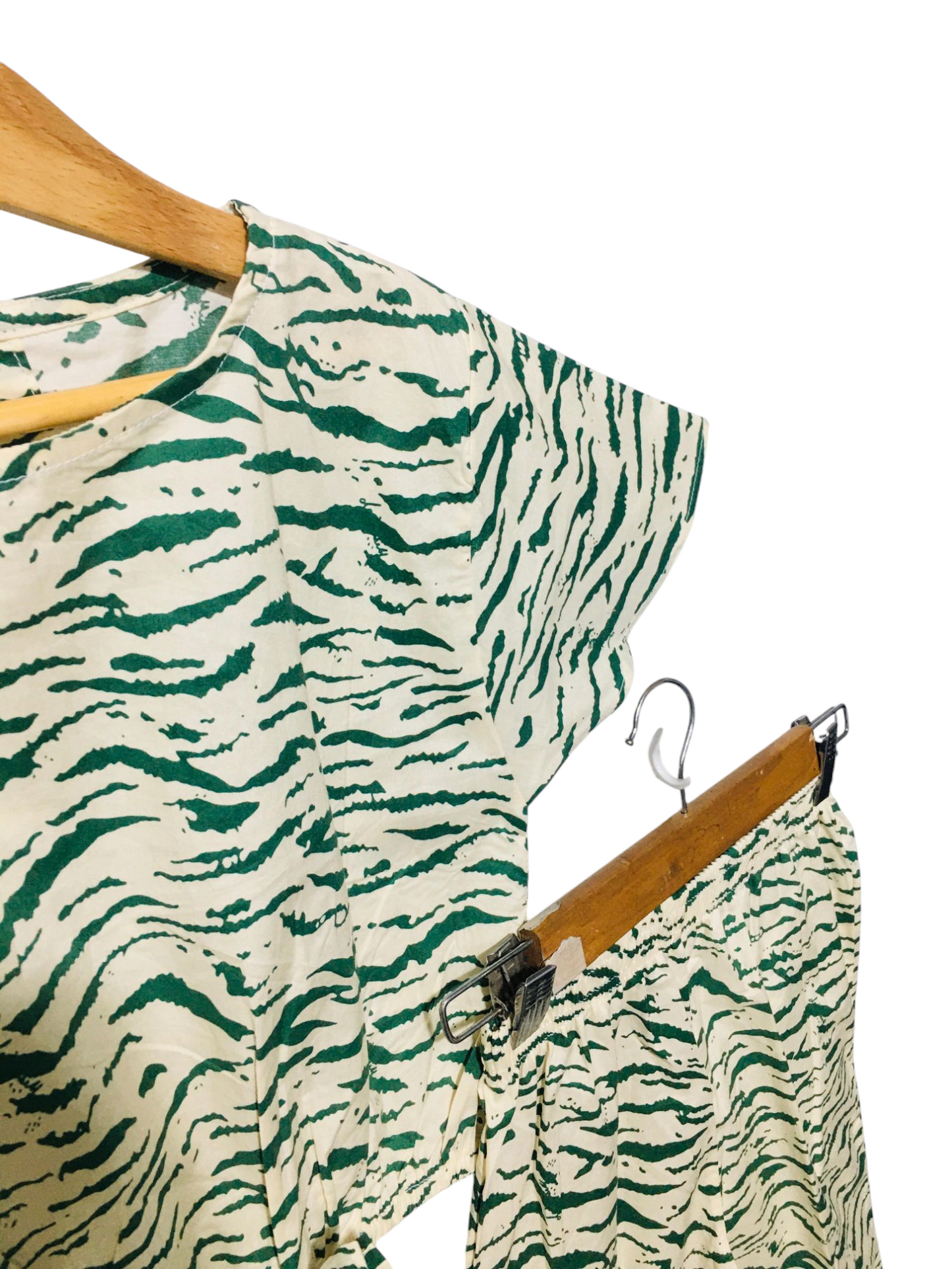 Green Abstract Lines Offwhite Skate Fish Girls 235